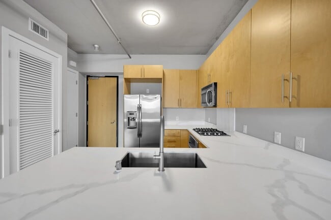 Building Photo - 353 E Bonneville Ave