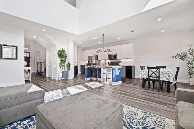 Building Photo - 134 Longmire Cv