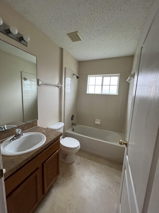 Building Photo - 254 Ridgewick Dr S