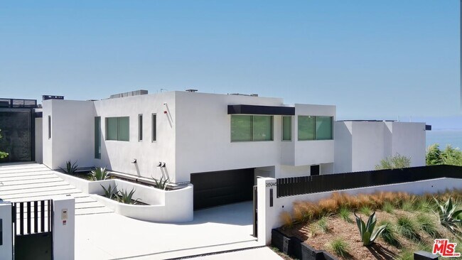 Building Photo - 26946 Pacific Coast Hwy