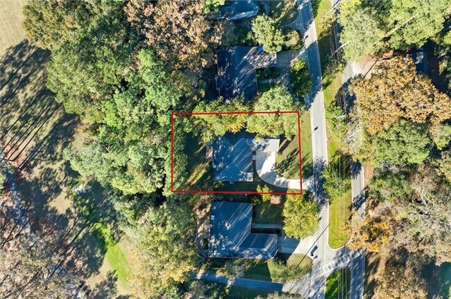 Building Photo - Beautifully Remodeled Home on Lake Forest ...