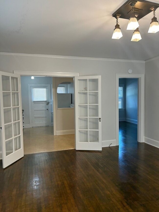 Building Photo - Spanish-Style Apartment Close to Belmont/Laurelhurst Located on Famous Peacock Lane! Loaded with ...