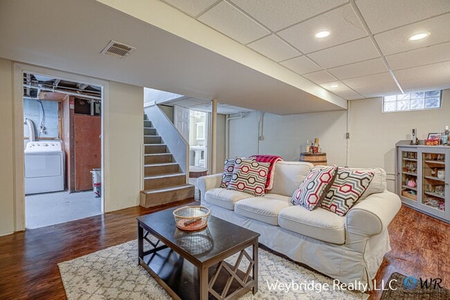 Building Photo - Beautiful 3BD 2.5 Bath w/ Finished Basement in White Oak/Monfort Heights