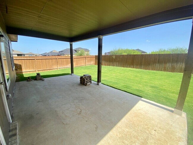 Building Photo - Spacious 4/2.5 beauty ~ Refrigerator/Washe...