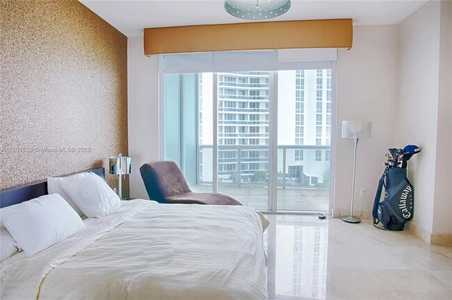 Building Photo - 15901 Collins Ave