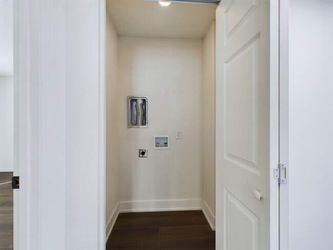 Building Photo - 8600 Countryshire Ln