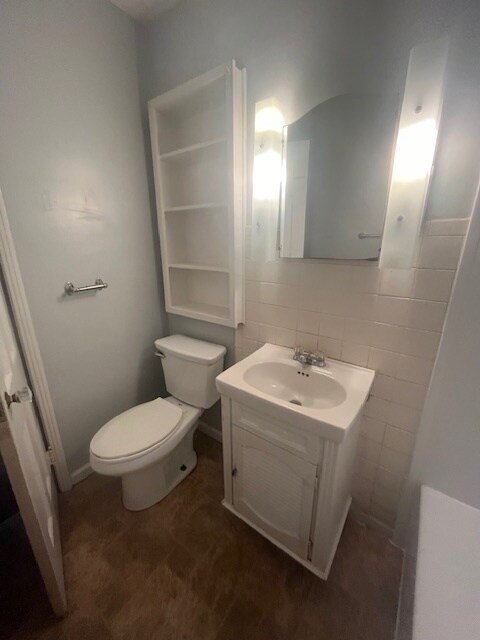 full bathroom - 1604 N New York Ave