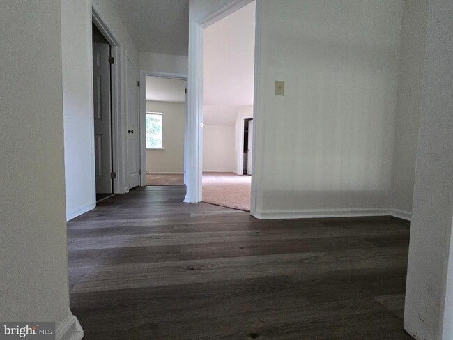 Building Photo - 1417 S Farmview Dr
