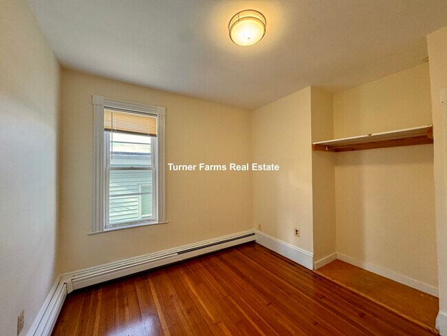 Building Photo - 144 Hillside St