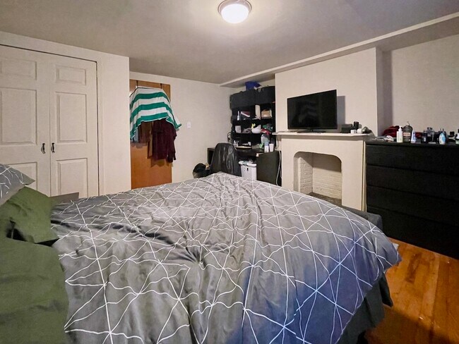 Building Photo - 209 Ogden Ave.