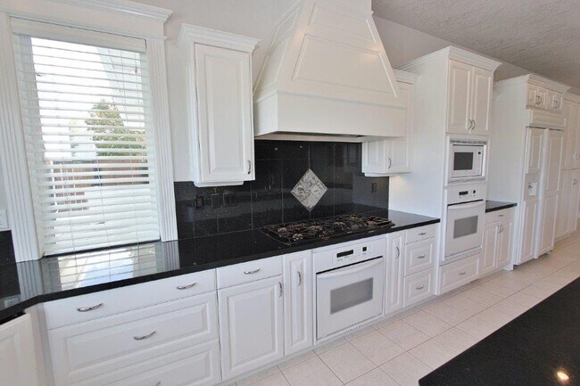 Building Photo - Immaculate & Captivating Home in Lexington Hills