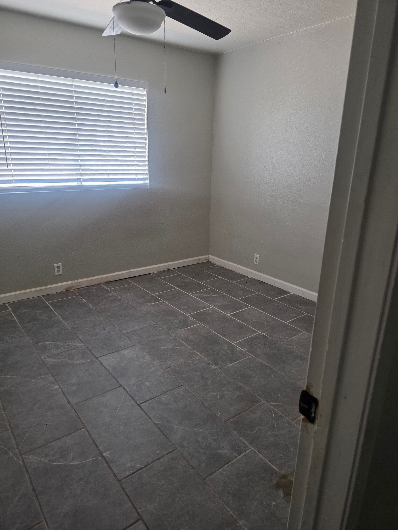 Building Photo - 13865 Julian Dr