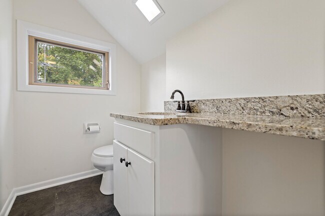 Building Photo - 4705 Highland Park Dr