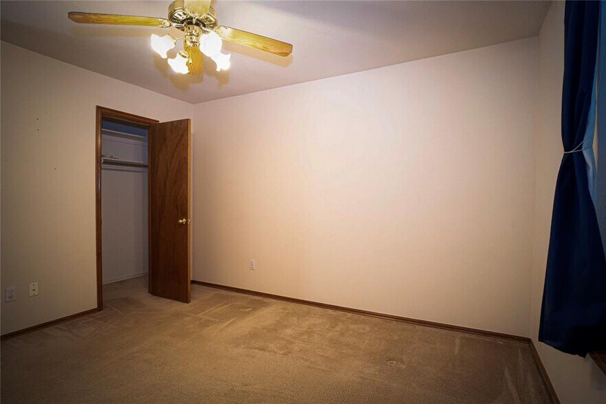 Building Photo - 517 Goshawk Dr