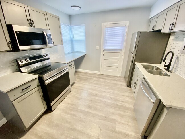 Building Photo - 2429 Mary Ave