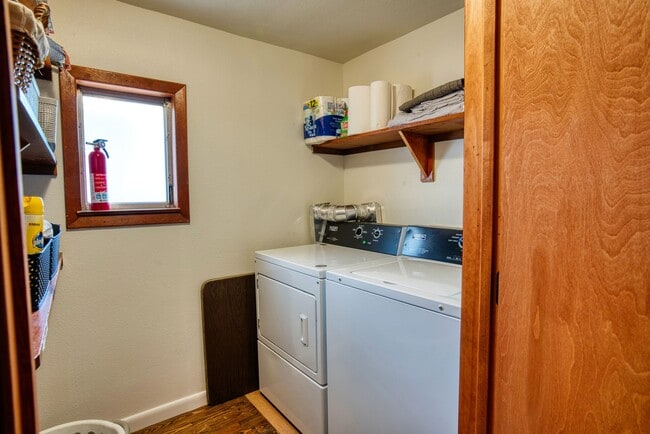 Building Photo - 201 White Dr