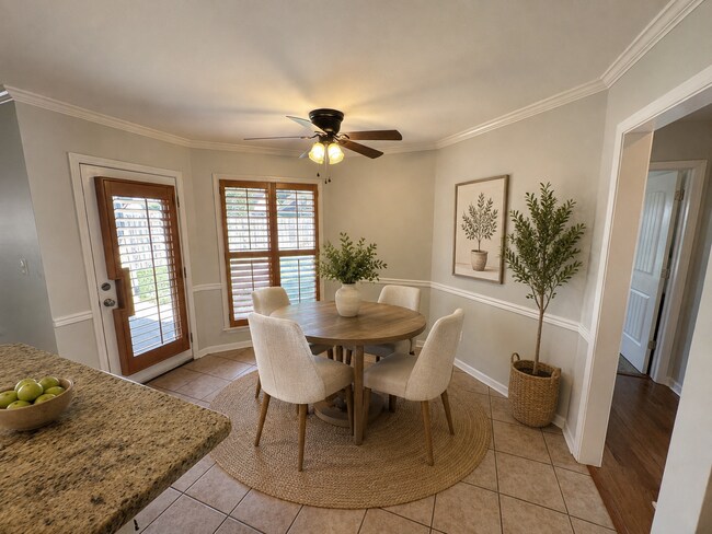 Building Photo - 205 Hackberry Cove