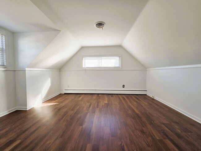 Building Photo - Traditional 4 bedroom cape in Staples Mill and Libbie Road corridor.