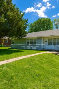 Building Photo - Perfect location with fenced in back yard!