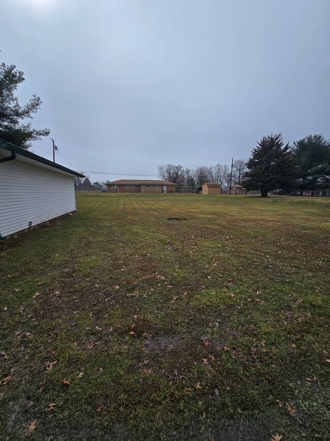 Building Photo - Southport Three Bedroom Home Near US 31 & Stop 12 Rd