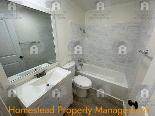 Building Photo - 661