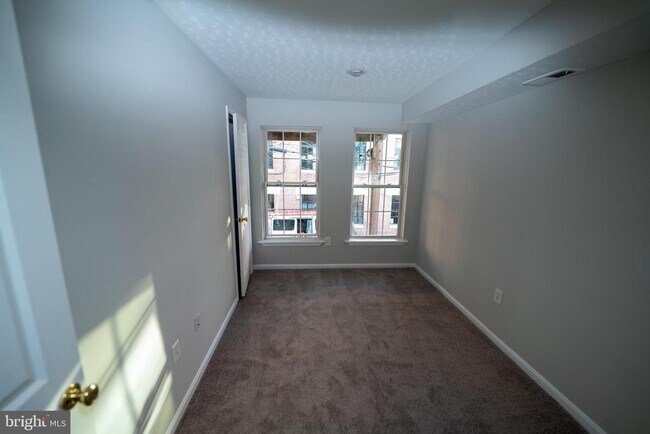 Building Photo - 1119 Race St