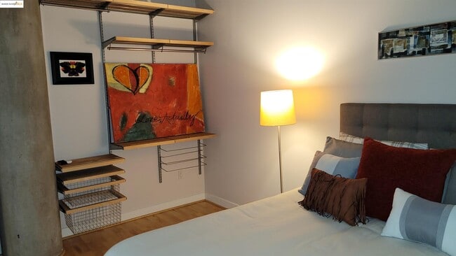 Building Photo - 311 Oak St