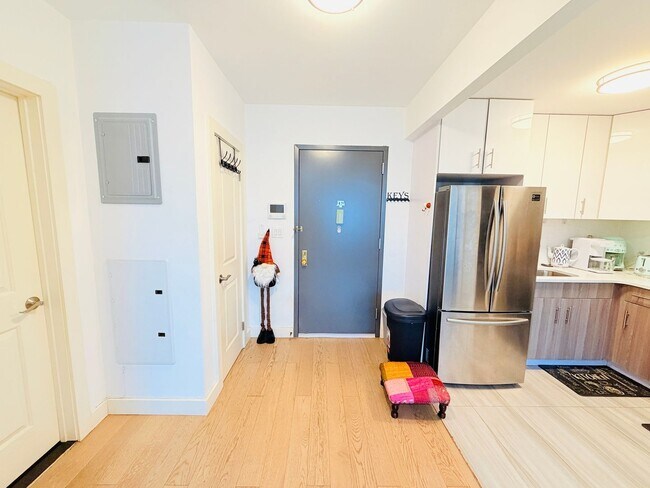 Building Photo - Charming 1BR Condo in Rego Park