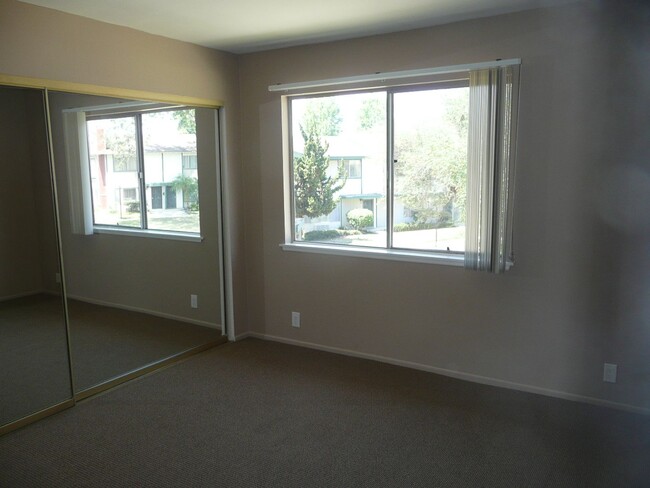 Building Photo - 4 bedroom home in Tustin