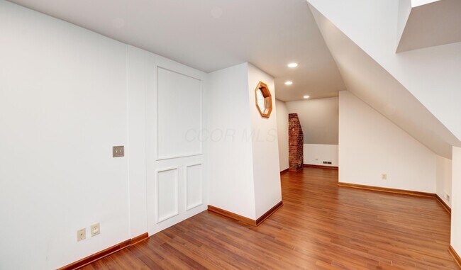 Building Photo - 952 Neil Ave