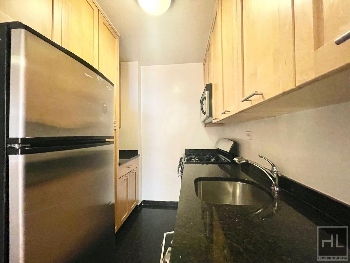 Building Photo - 1 Bed, 1 Bath Apartment –Fourth Avenue