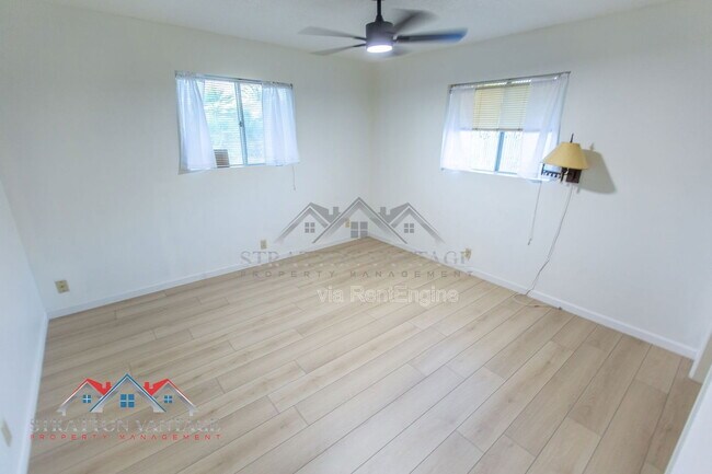 Building Photo - 5706 E Des Moines St