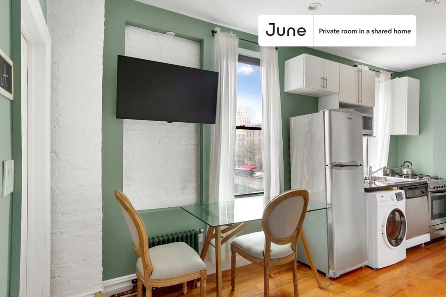 Building Photo - Room in Shared 2 bed/1 bath home