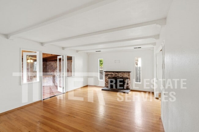 Building Photo - 8665 Everglade Dr