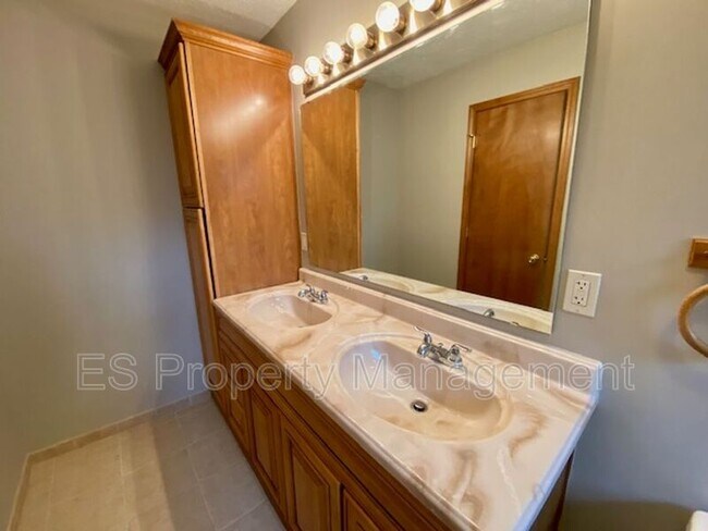 Building Photo - 5834 Blackley Ln