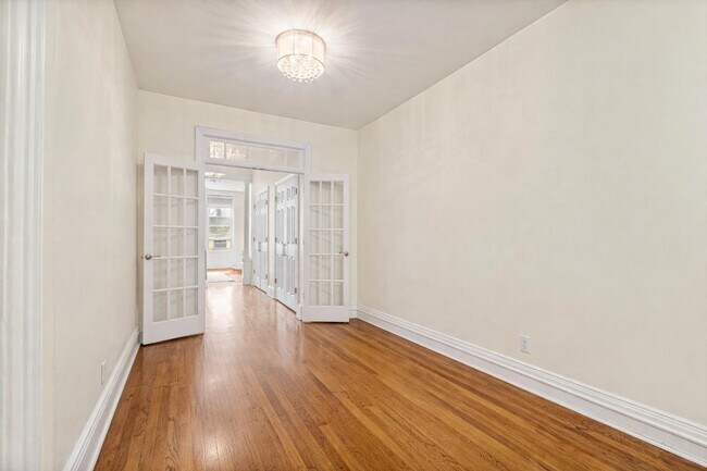 Building Photo - 1010 Washington St