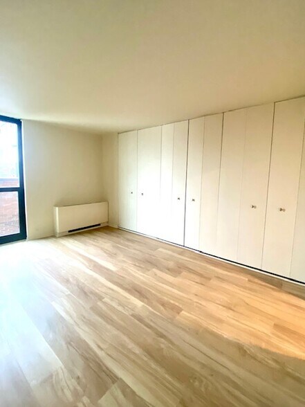 Building Photo - 1850 N Clark St