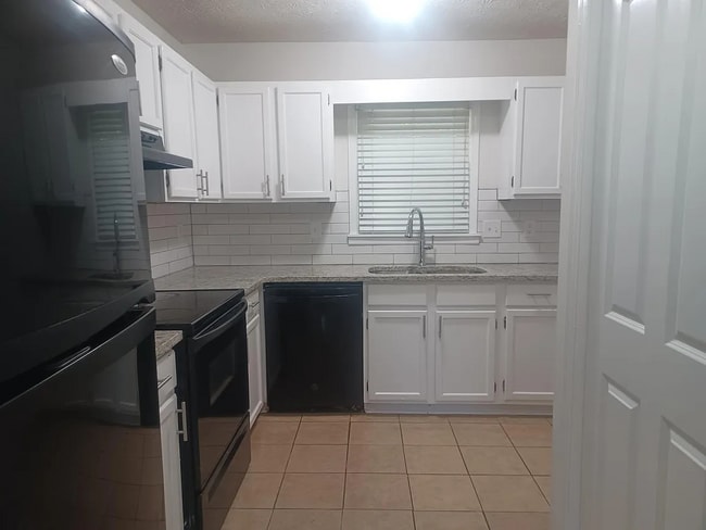 Building Photo - 595 Wedgewood Dr