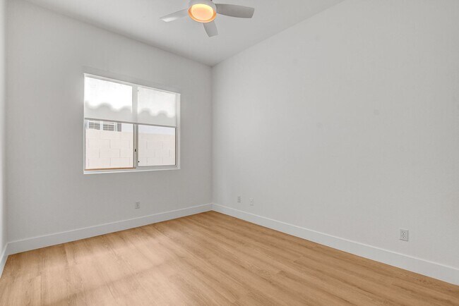 Building Photo - Popular Seven Hills Area, 1-Story, Complet...