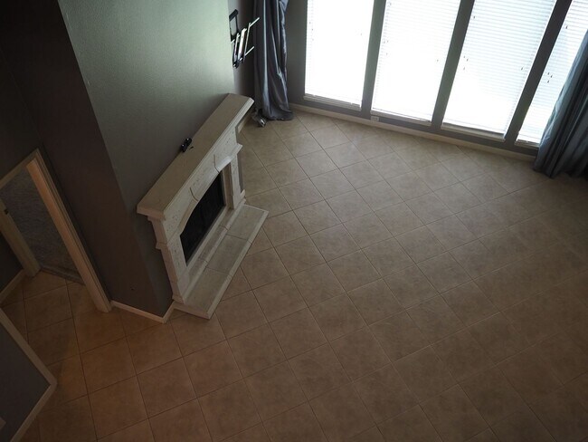 Building Photo - 28607 Green Hedge Dr