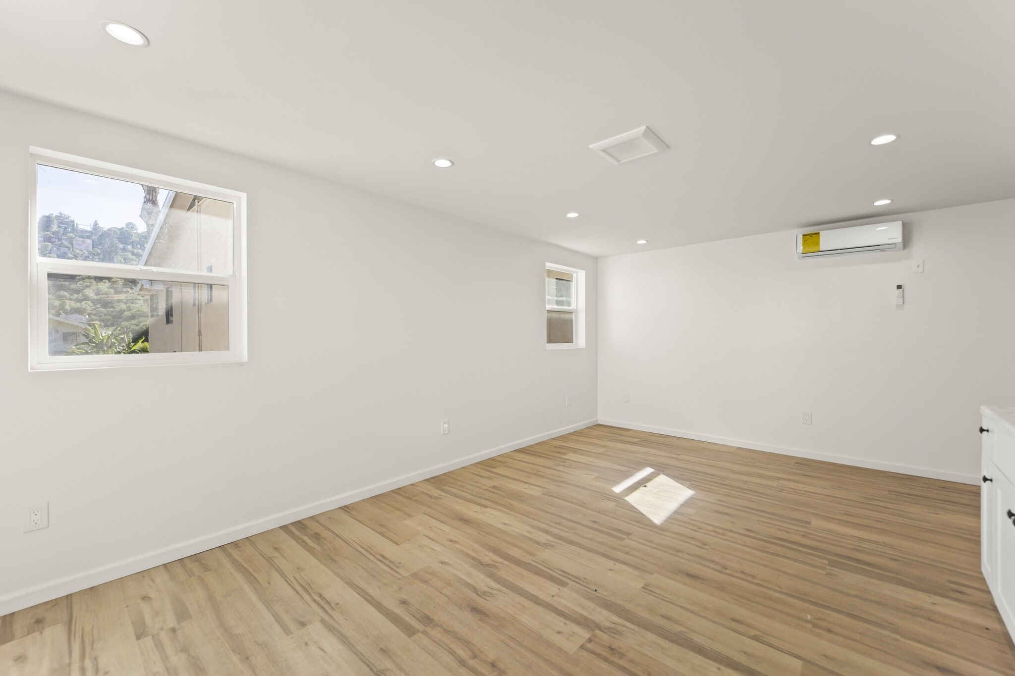 Building Photo - 923 1/2 N Avenue 50