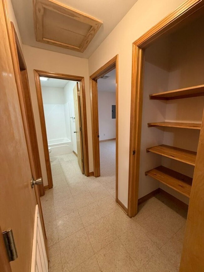 Building Photo - 2528 Crockett St