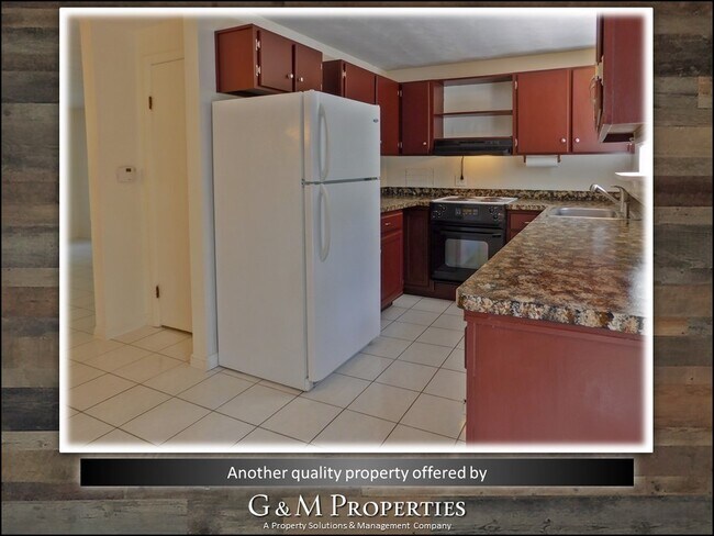 Building Photo - Two Bedroom, One and a Half Bath Townhouse - Close to U of R/ Strong