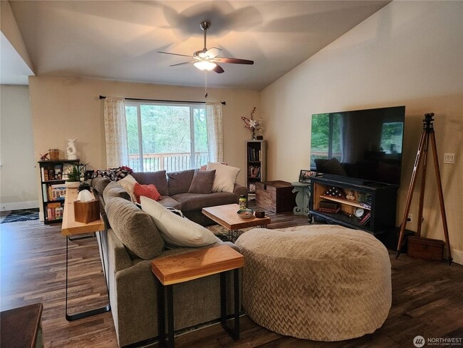 Building Photo - Newer Construction Home