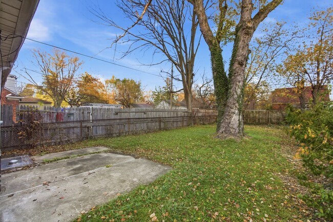 Building Photo - 10934 Nottingham Rd