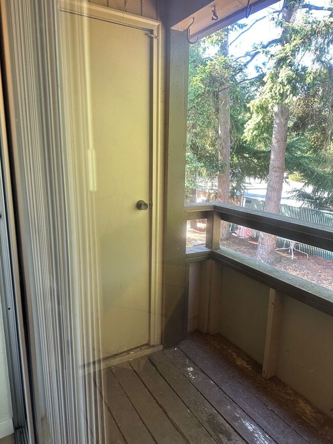 Building Photo - 3 bed/ 2 bath condo in Lynnwood!