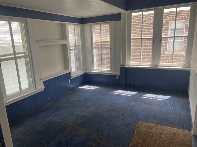 Sun room - 3 season - 228 North Court St.