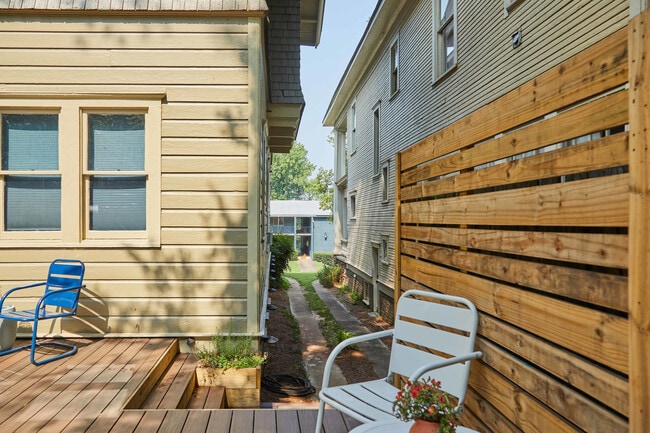 Building Photo - 1623 11th Pl S