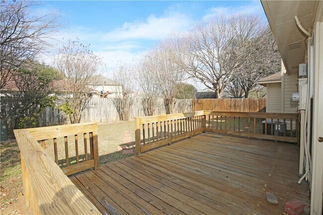 Building Photo - 2308 Sycamore Trail