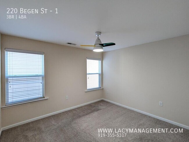 Building Photo - 220 Begen St